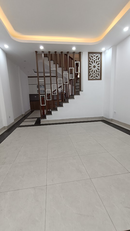 Bán nhà Trung Tâm Thanh Trì. Ô tô vào nhà, vị trí đắc địa. 45mx5 tầng. nhỉnh 4 tỷ