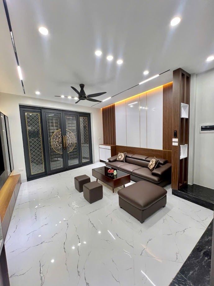 TỨ HIỆP THANH TRÌ. VÀI BƯỚC TT HÀNH CHÍNH, QL1A. VỊ TRÍ KIM CƯƠNG. DT 39M2 x 4T. HƠN 4 T-Ỷ.