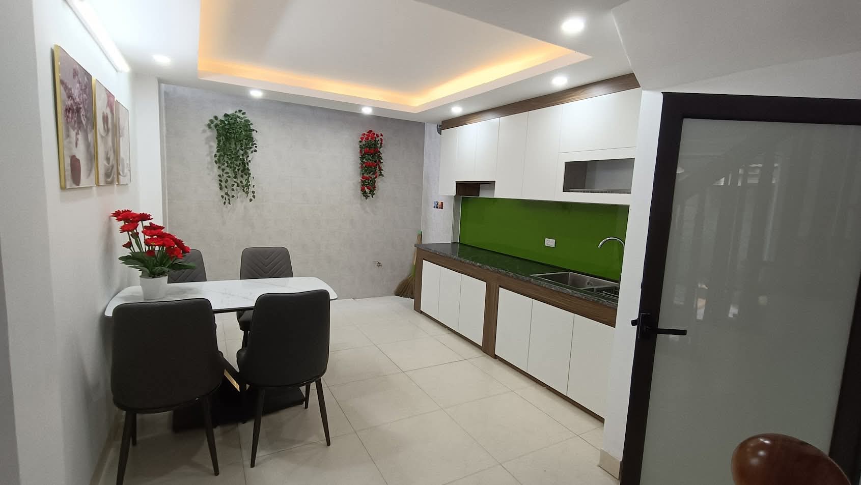 BÁN NHÀ VĨNH QUỲNH THANH TRÌ. GẦN Ô TÔ, TIỆN ÍCH NHIỀU. 50M, 5 TẦNG, NHỈNH 5 TỶ