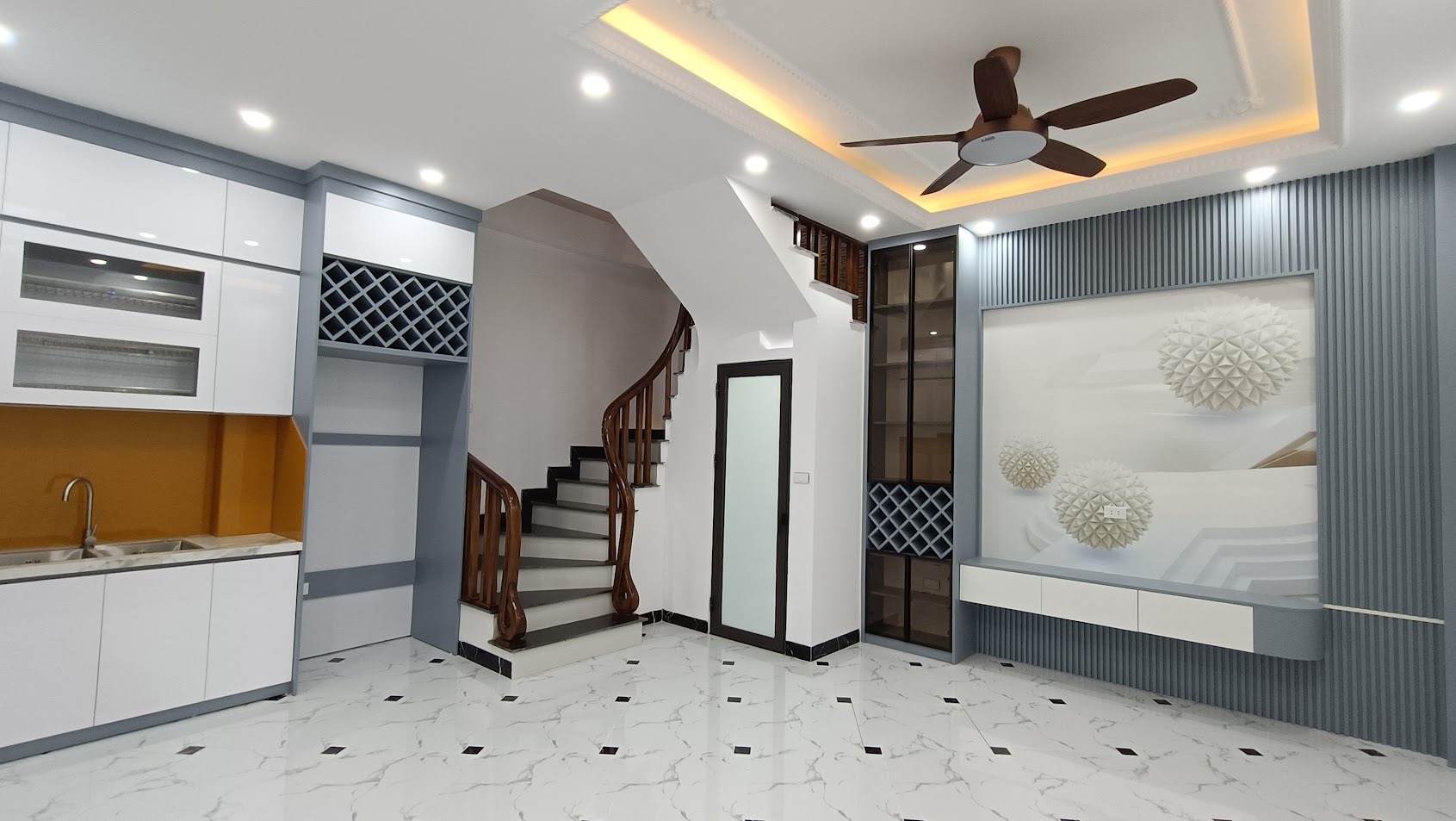 BÁN NHÀ NGỌC HỒI THANH TRÌ. O TÔ ĐỖ NGAY CỔNG. DT 45M, 4 TẦNG, HƠN 5 TỶ.