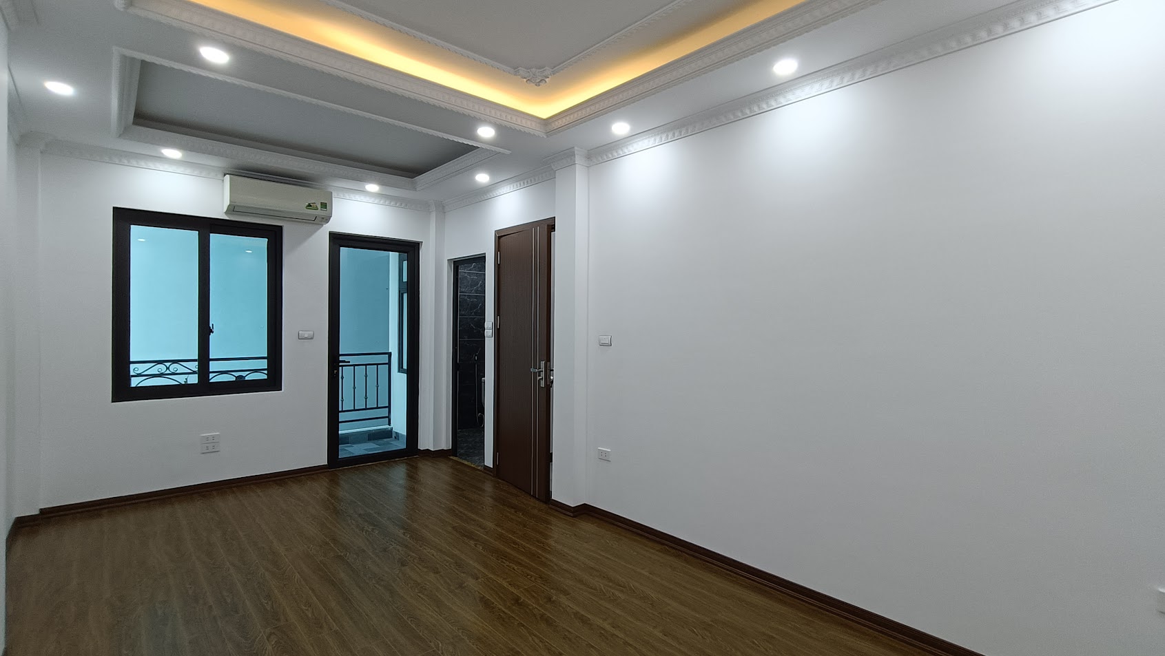 BÁN NHÀ NGỌC HỒI THANH TRÌ. O TÔ ĐỖ NGAY CỔNG. DT 45M, 4 TẦNG, HƠN 5 TỶ.