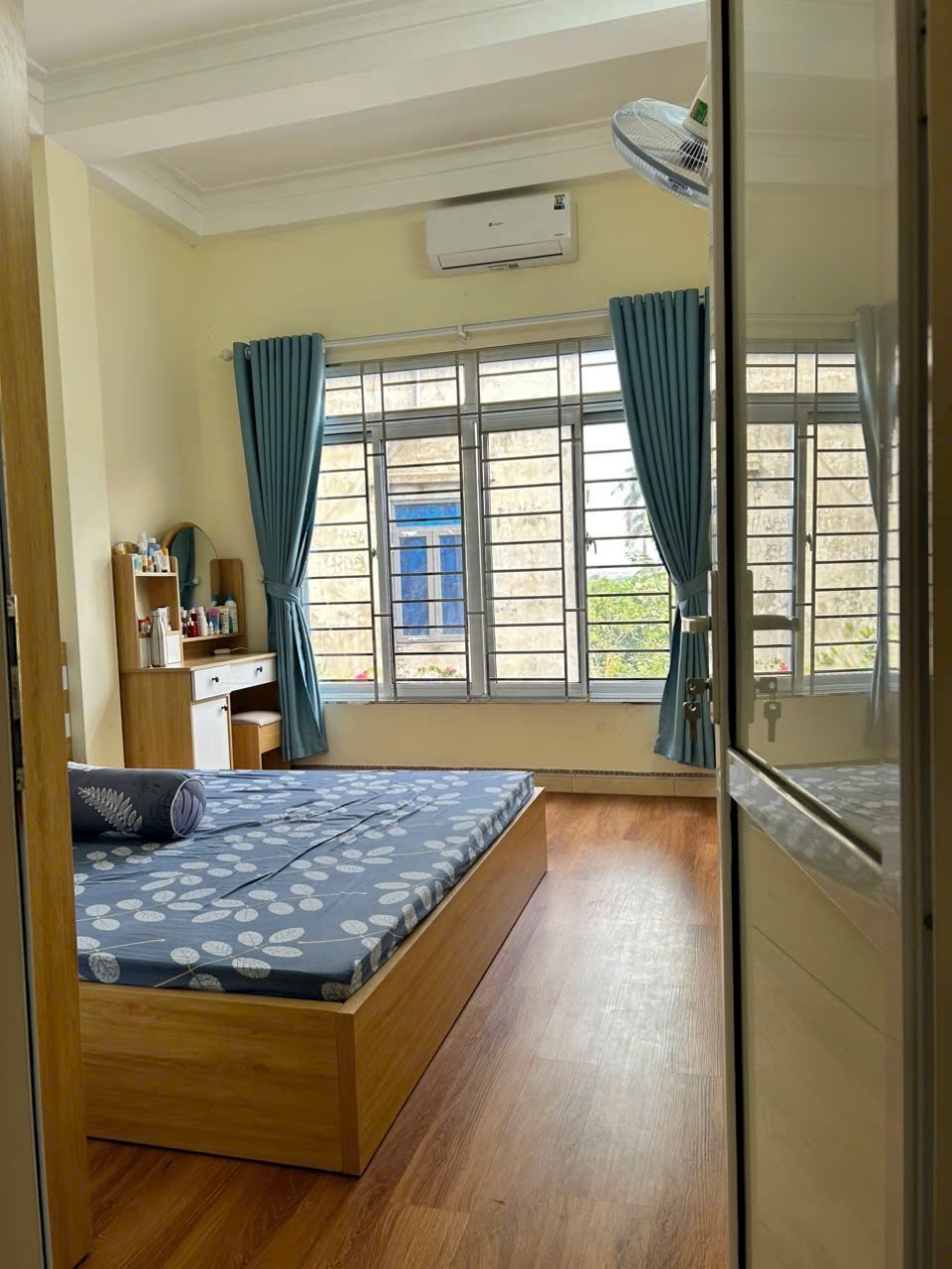 BÁN NHÀ ĐÔNG MỸ THANH TRÌ. Ô TÔ ĐỖ CỬA. 43M, 5 TẦNG, 5.4TỶ