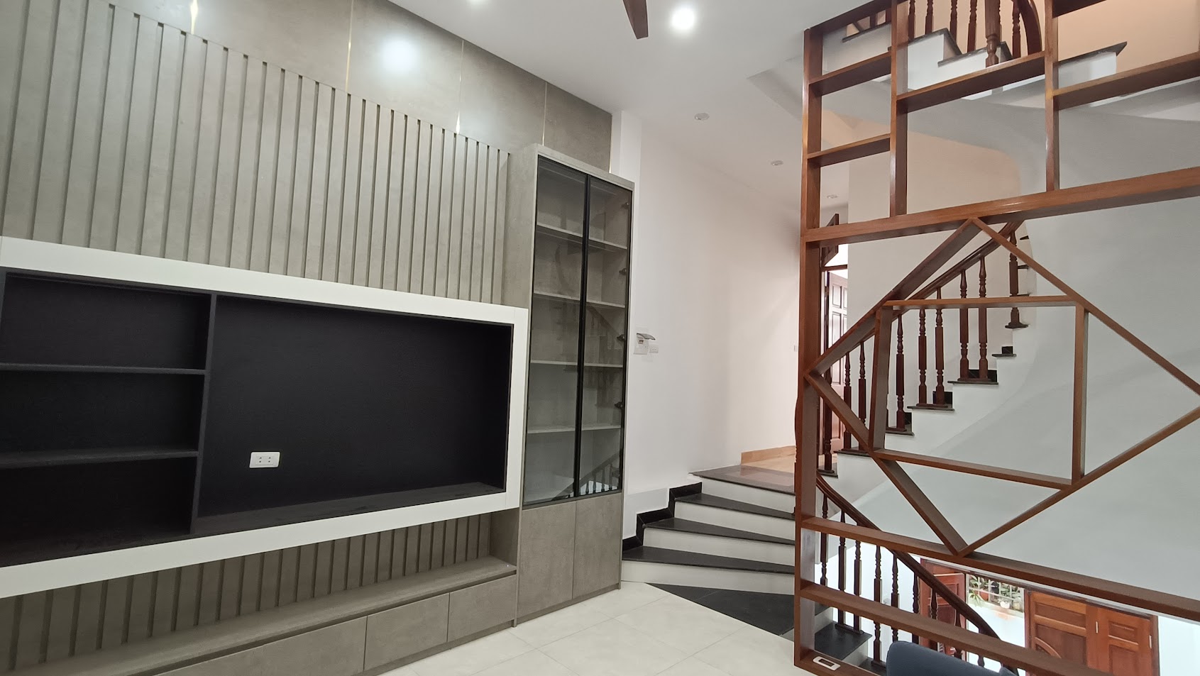 BÁN NHÀ CỔ ĐIỂN TỨ HIỆP - THANH TRÌ. VÀI BƯỚC Ô TÔ ĐỖ NGÀY ĐÊM, 36M, 4 TẦNG. 6 TỶ 95