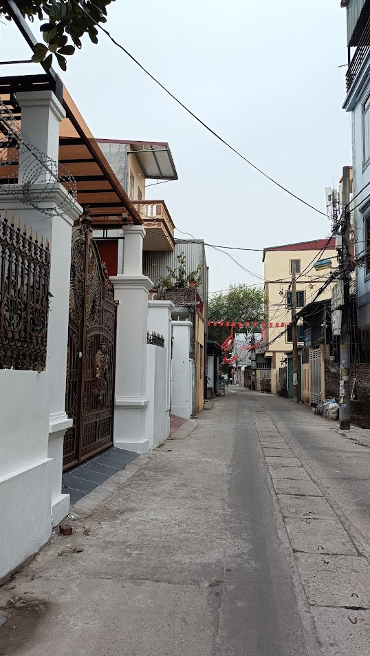 BÁN NHÀ LIÊN NINH THANH TRÌ. VÀI BƯỚC XE TẢI TRÁNH. 35M, 4 TẦNG. GIÁ 4 TỶ 95