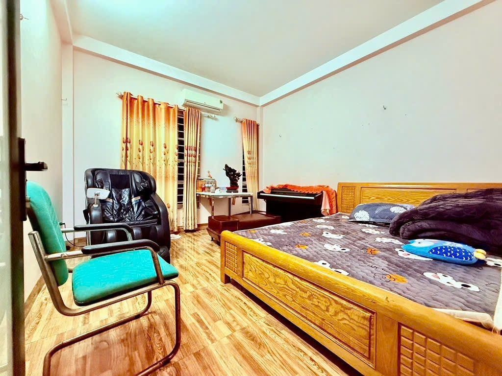 BÁN NHÀ XÃ NGỌC HỒI, HÀ NỘI. VÀI BƯỚC RA Ô TÔ. 38M2x5T, NHỈNH 4 TỶ.