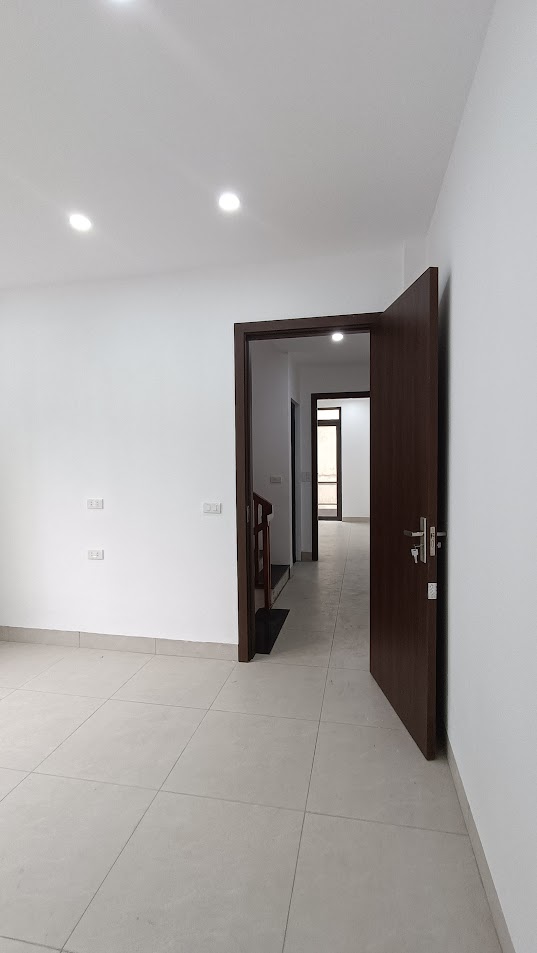 Bán nhà Trung Tâm Thanh Trì. Ô tô vào nhà, vị trí đắc địa. 45mx5 tầng. nhỉnh 4 tỷ